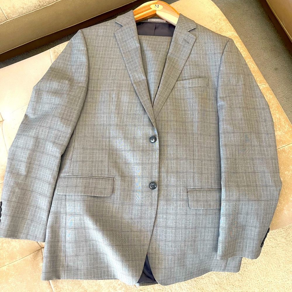 Mens plaid Perry Ellis Grey Suit